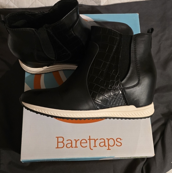 BareTraps Black Sneakers - Picture 1 of 4